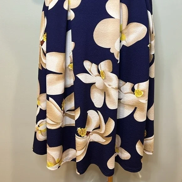 Women’s Fit and Flare Dress with Pockets - Picture 3 of 11